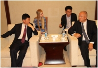 ПРЕДСЕДАТЕЛЬ СОВЕТА ДИРЕКТОРОВ СТРОИТЕЛЬНО-ИНВЕСТИЦИОННОЙ КОРПОРАЦИИ ПРОВИНЦИИ ГАНЬСУ КНР СУ ХАЙМИН И ПОМОЩНИК ПРЕЗИДЕНТА РЕСПУБЛИКИ БЕЛАРУСЬ АЛЕКСАНДР ПОЗНЯК ОБМЕНЯЛИСЬ ОФИЦИАЛЬНЫМИ ВИЗИТАМИ ВЫСОКОГО УРОВНЯ